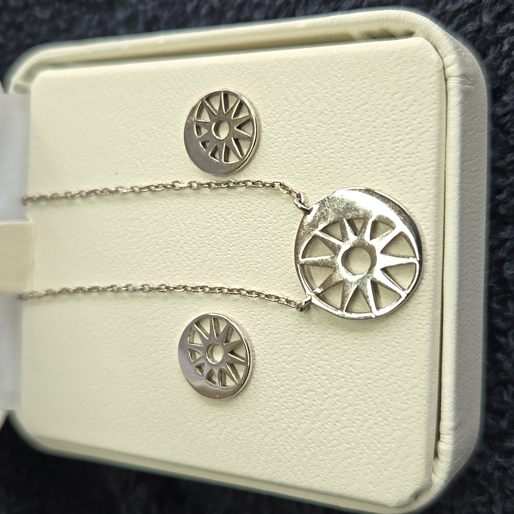 Set of S/S necklace and earrings!
